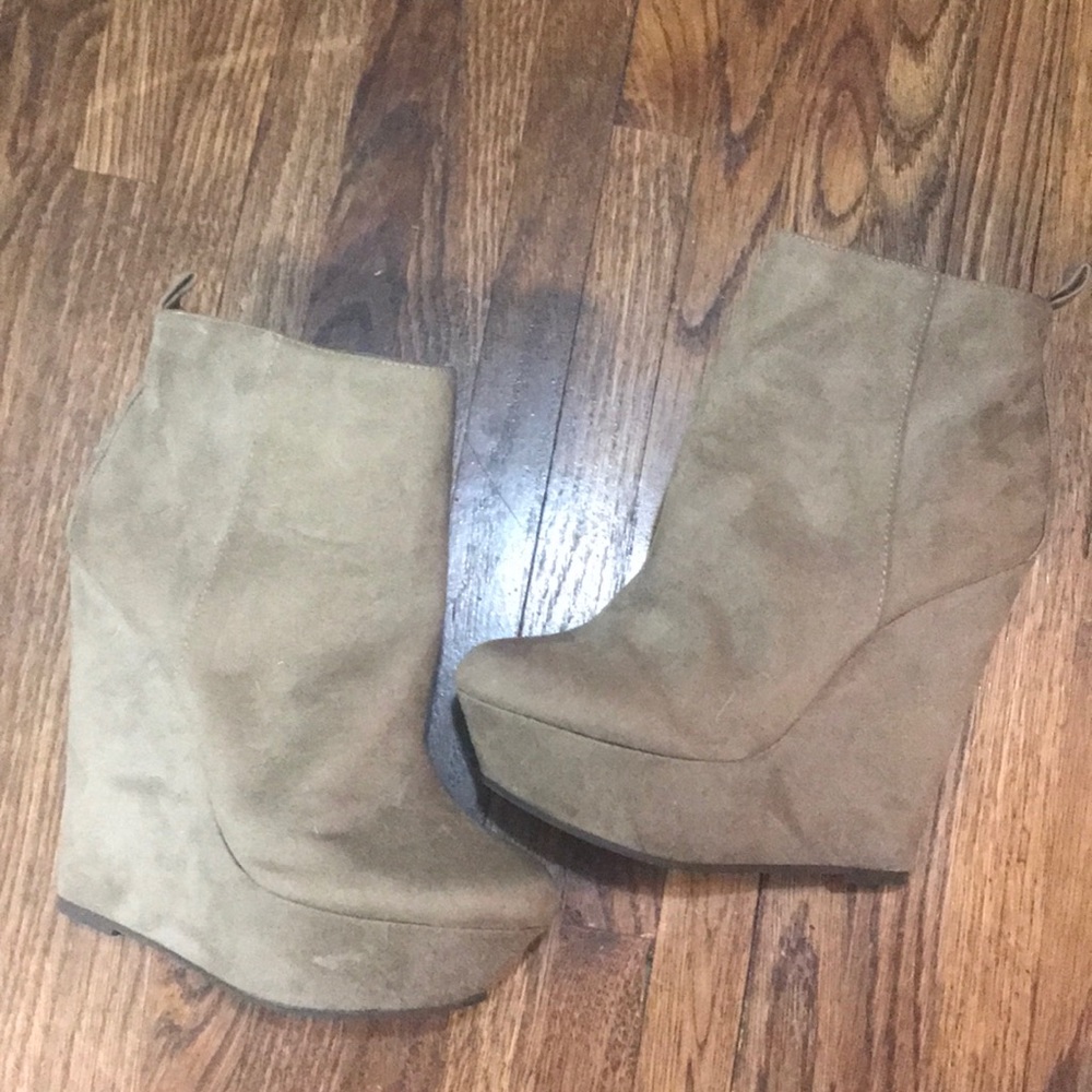 Suede wedge bootie